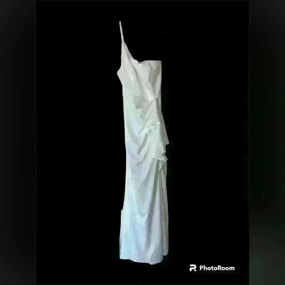 NWT Enchanted By Love White Ruffled One-Shoulder
Mermaid Maxi Dress Size Small - Picture 5 of 8